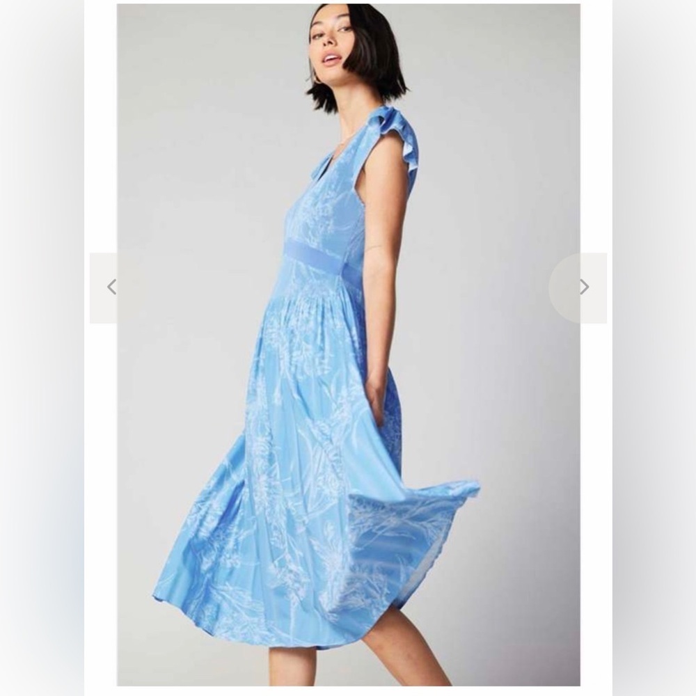 Current Air AUBREY MIDI DRESS WITH PLEATED DETAIL - LIGHT BLUE - Picture 4 of 8